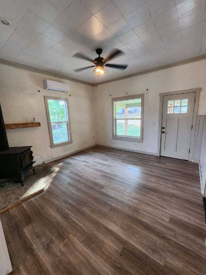 1512 Center Ave - Photo 4 of 24
