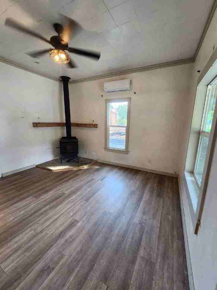 1512 Center Ave - Photo 5 of 24