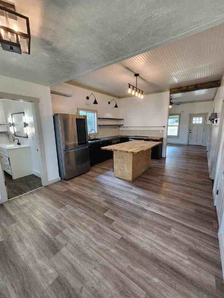 1512 Center Ave - Photo 7 of 24