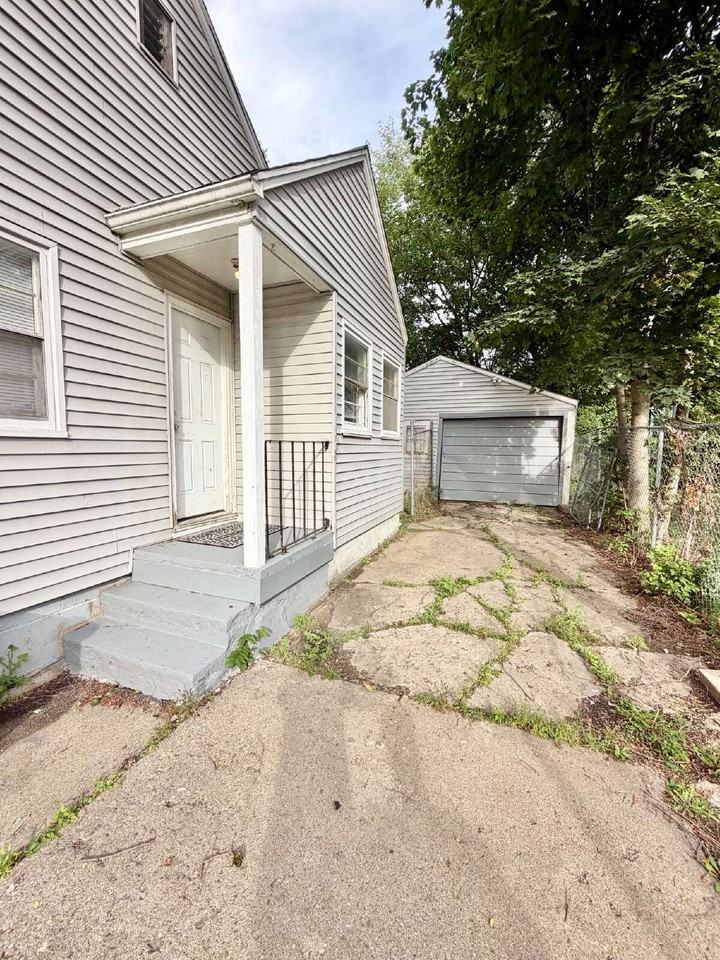 801 Hubbard Ave - Photo 3 of 19
