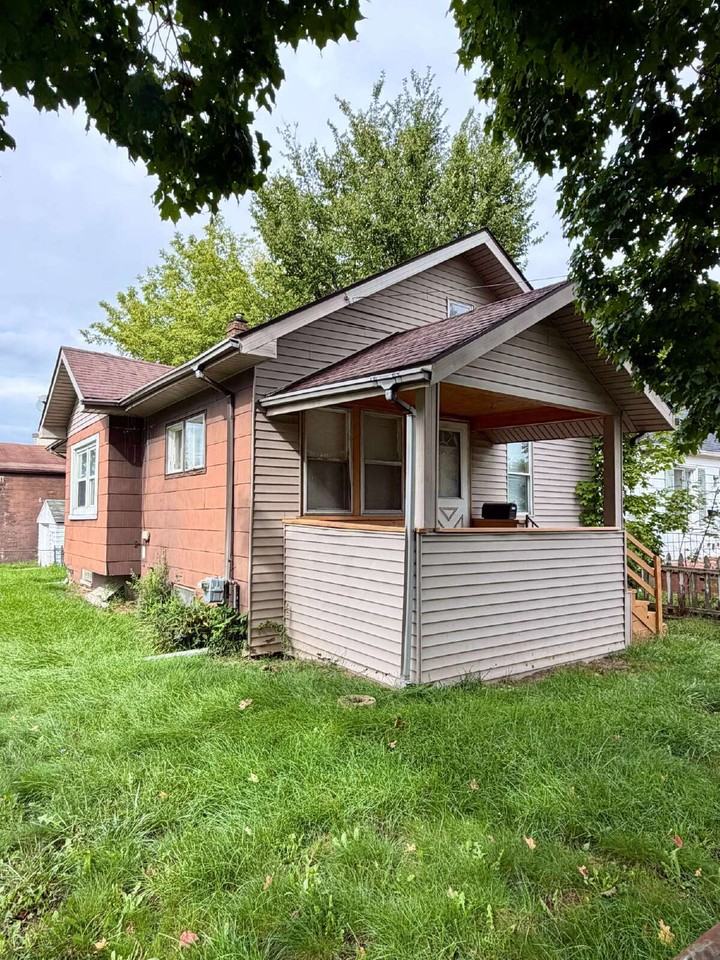 2554 Swayze St - Photo 2 of 15