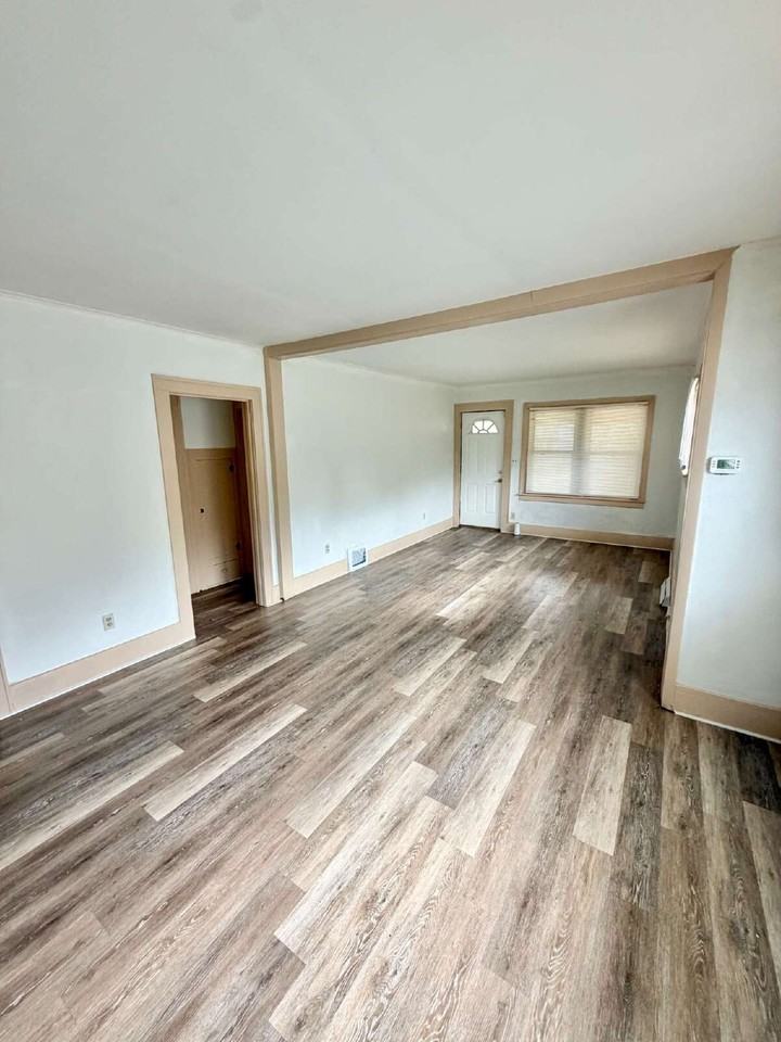 2554 Swayze St - Photo 3 of 15