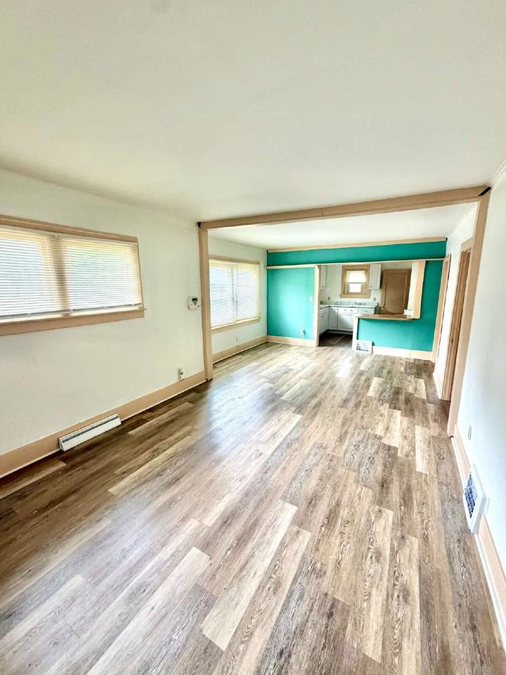 2554 Swayze St - Photo 5 of 15