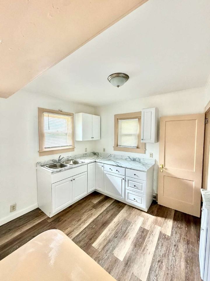 2554 Swayze St - Photo 6 of 15