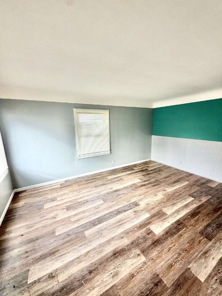 987 S Ballenger Hwy - Photo 4 of 17