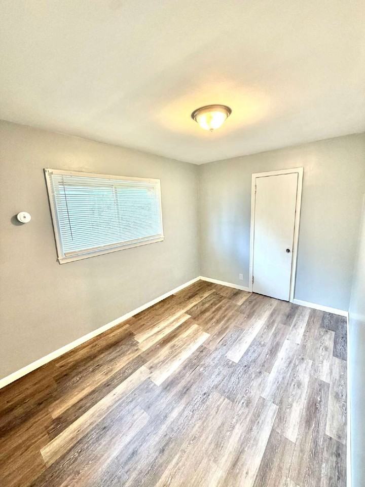 987 S Ballenger Hwy - Photo 5 of 17