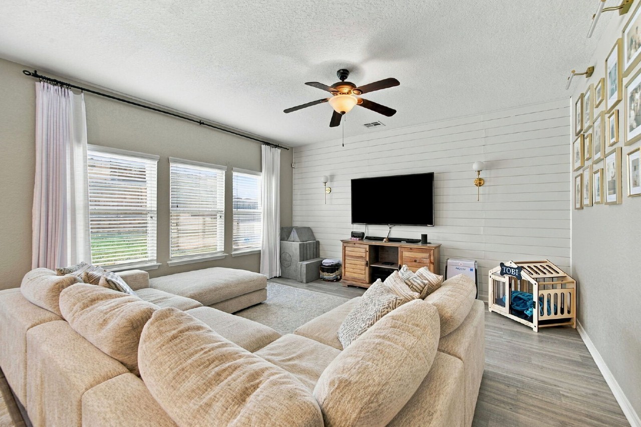 9814 Marbach Bnd - Photo 7 of 32