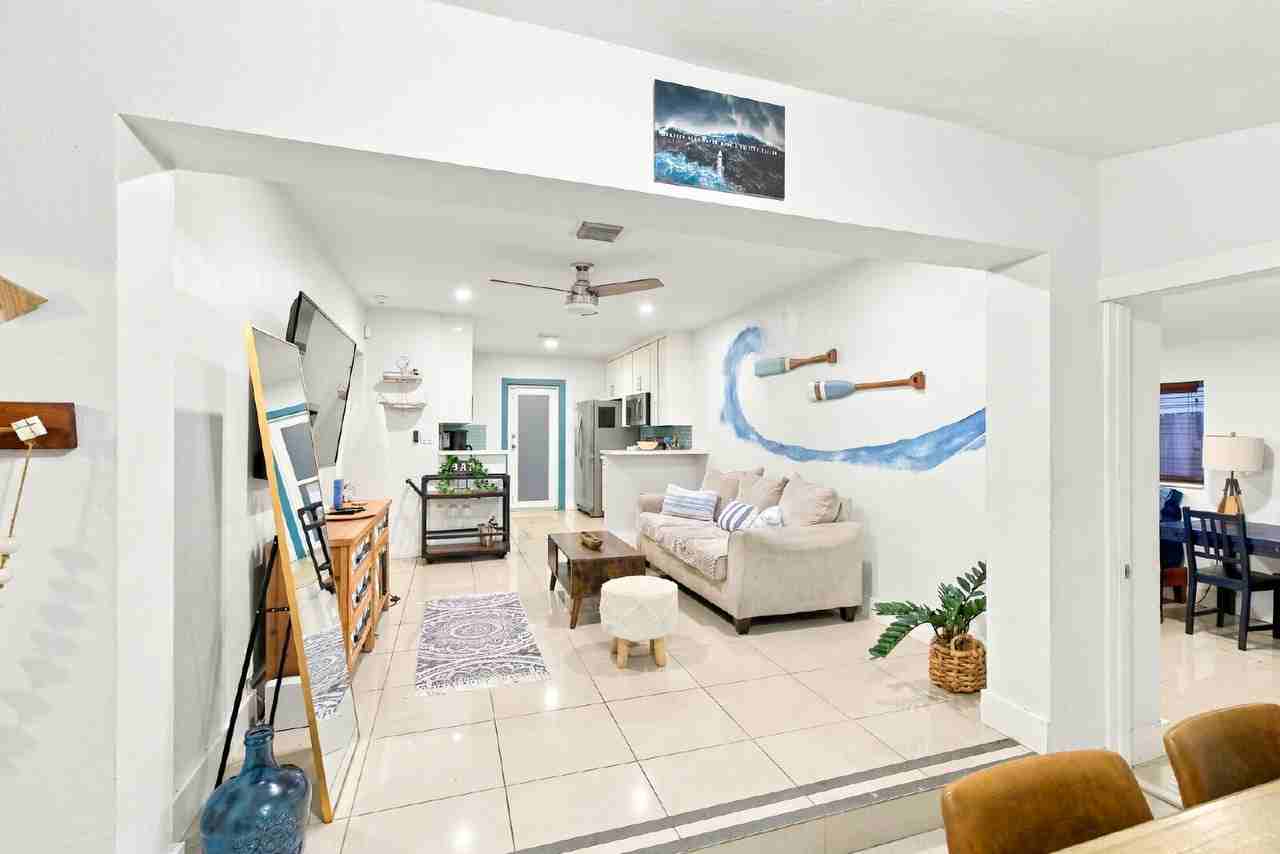 1243 Nw 3rd Ave - Photo 3 of 15