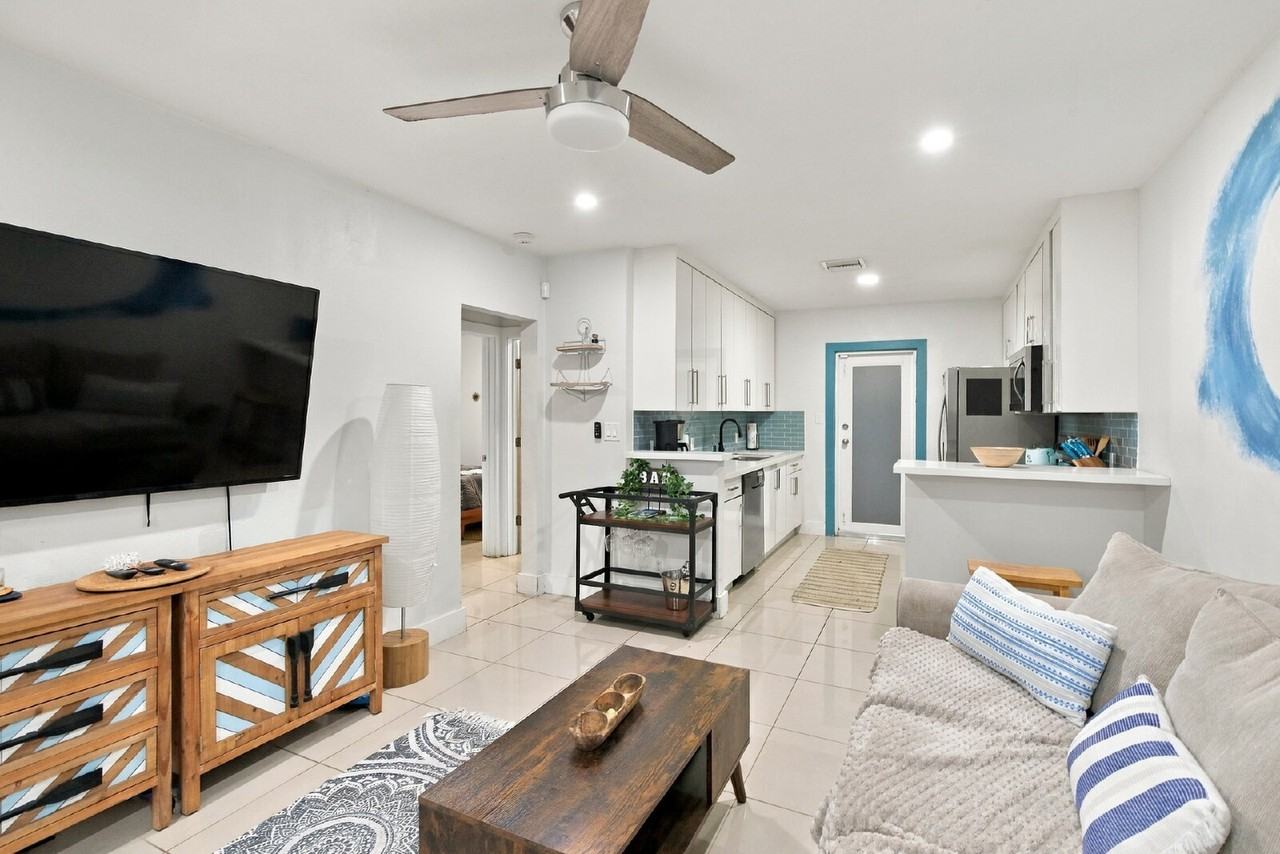 1243 Nw 3rd Ave - Photo 4 of 15