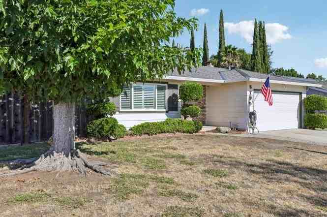 5795 Coralwood Way - Photo 3 of 32