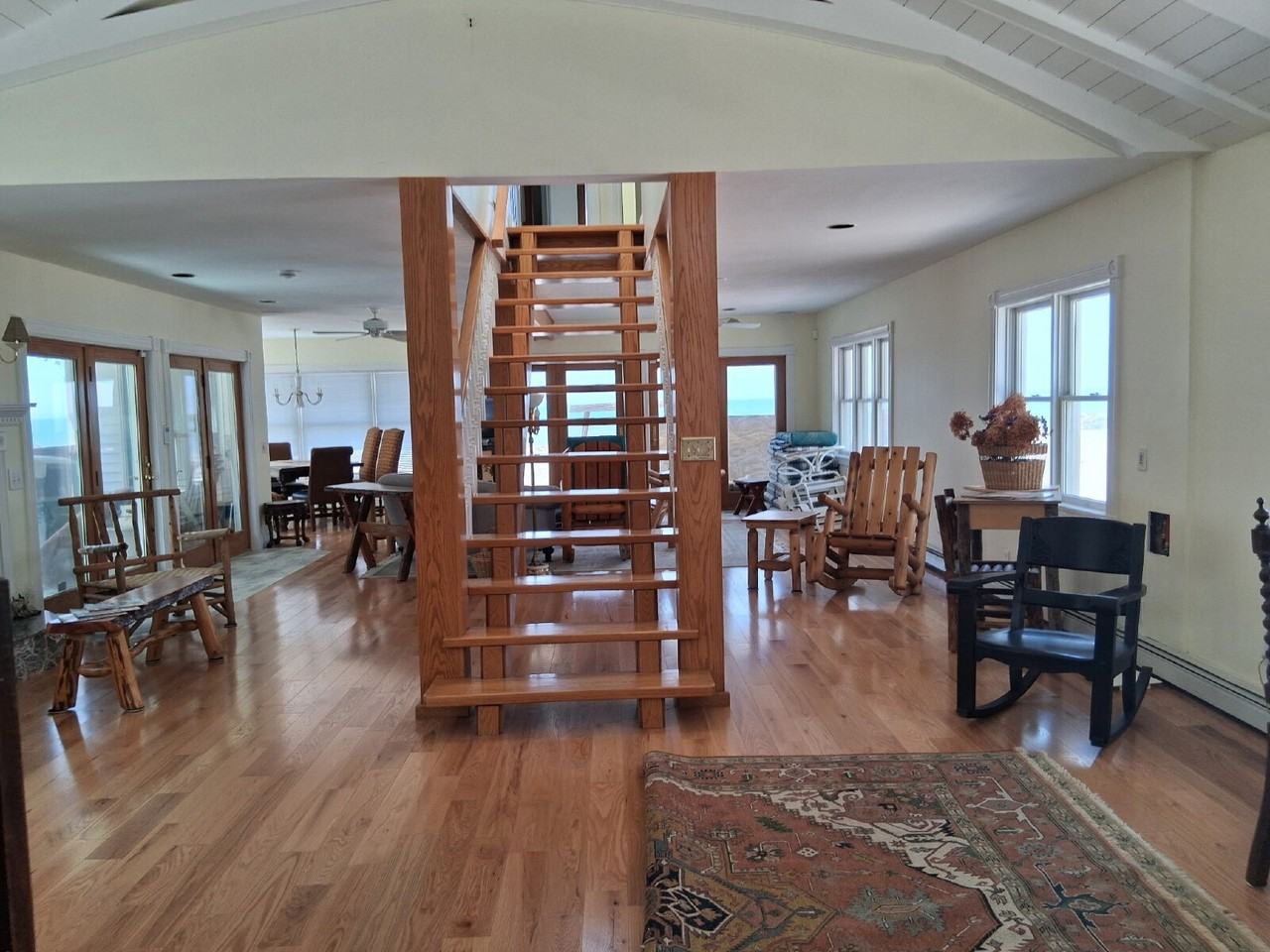 1062 Shady Ln - Photo 3 of 13