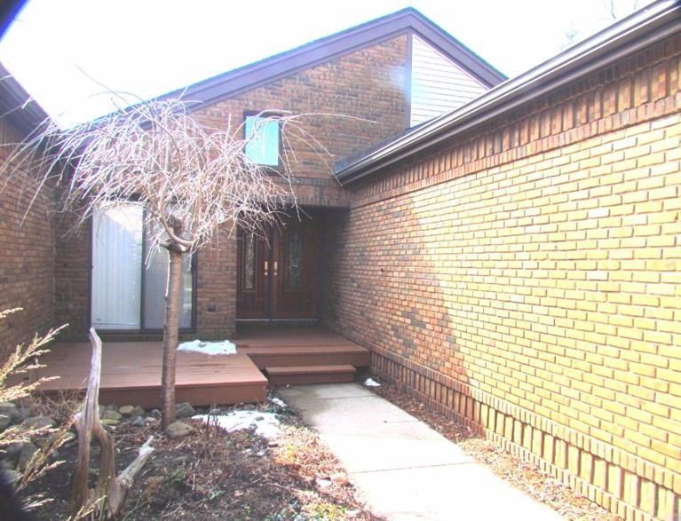 3950 Ridgmaar Square - Photo 2 of 47