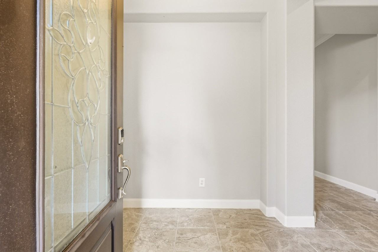 3223 Karleigh Way - Photo 6 of 27