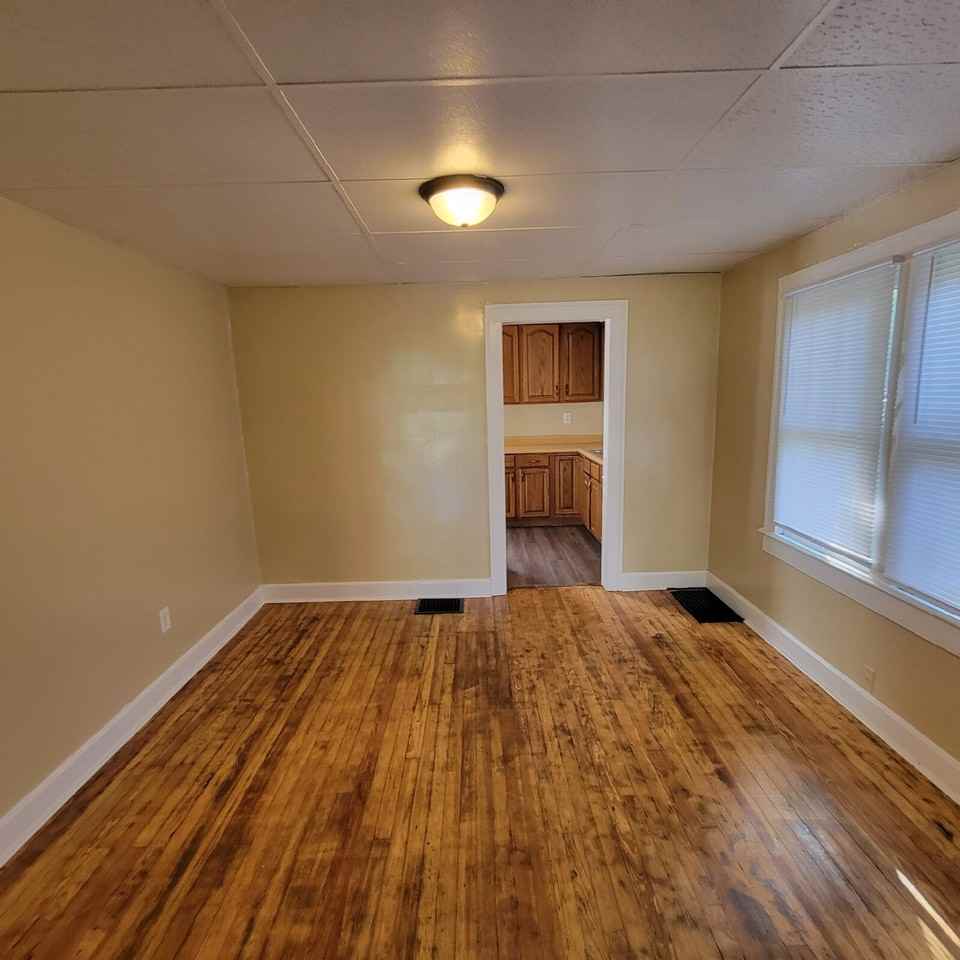 1233 Ingomar St - Photo 3 of 7