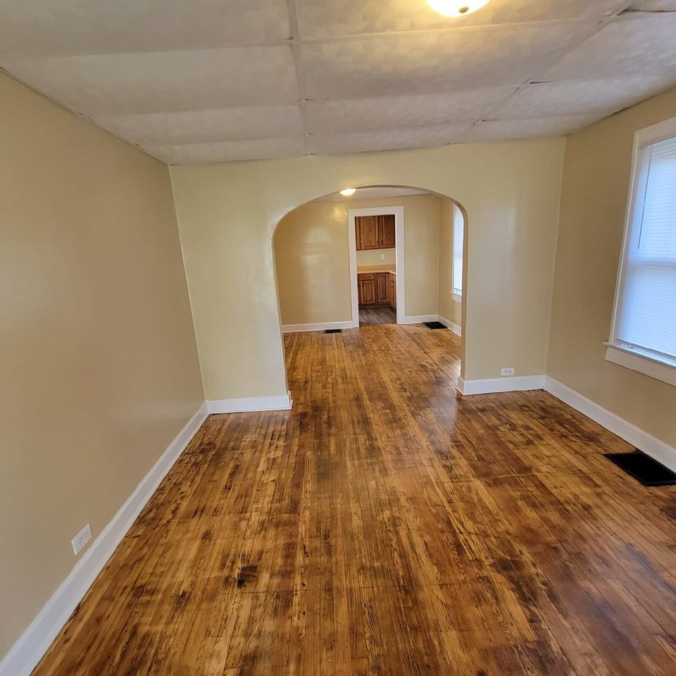 1233 Ingomar St - Photo 4 of 7