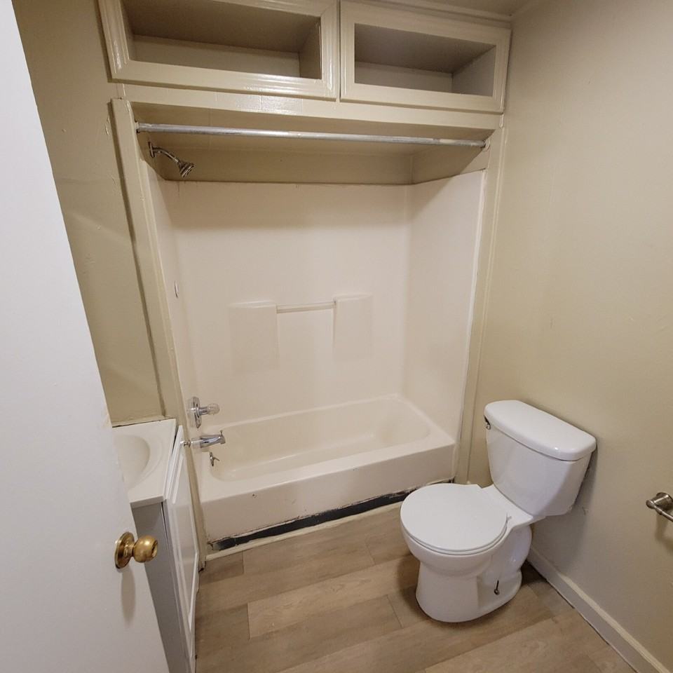 645 N Exeter Ave - Photo 2 of 6