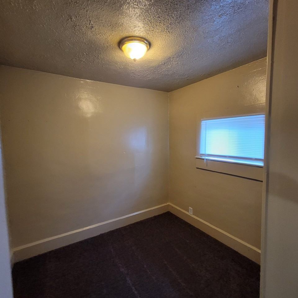 645 N Exeter Ave - Photo 3 of 6