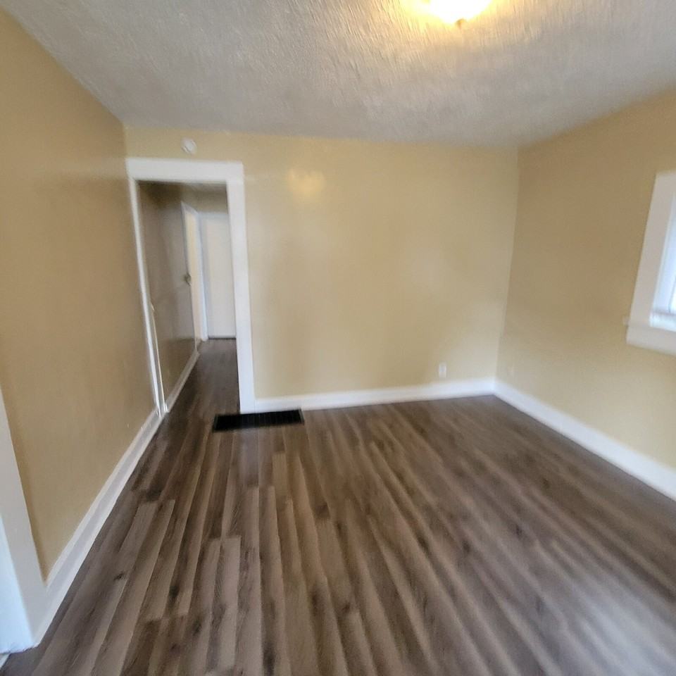 645 N Exeter Ave - Photo 4 of 6