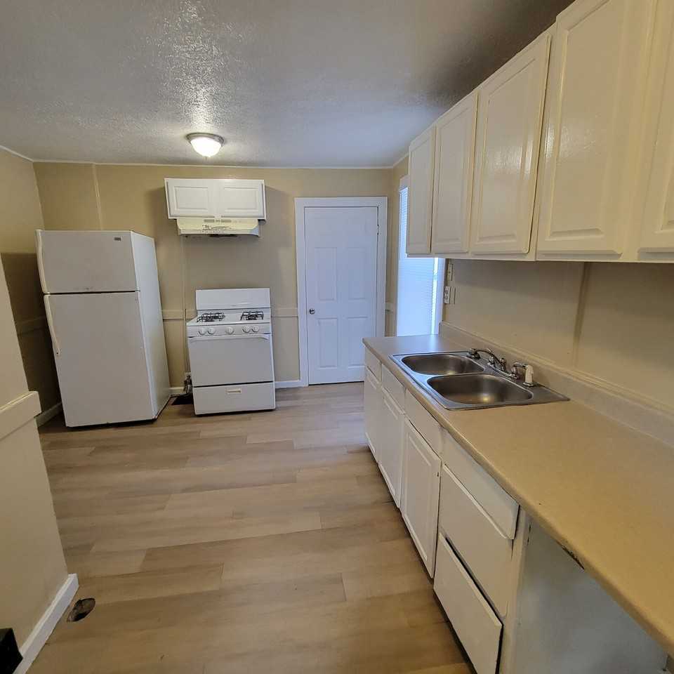 645 N Exeter Ave - Photo 5 of 6
