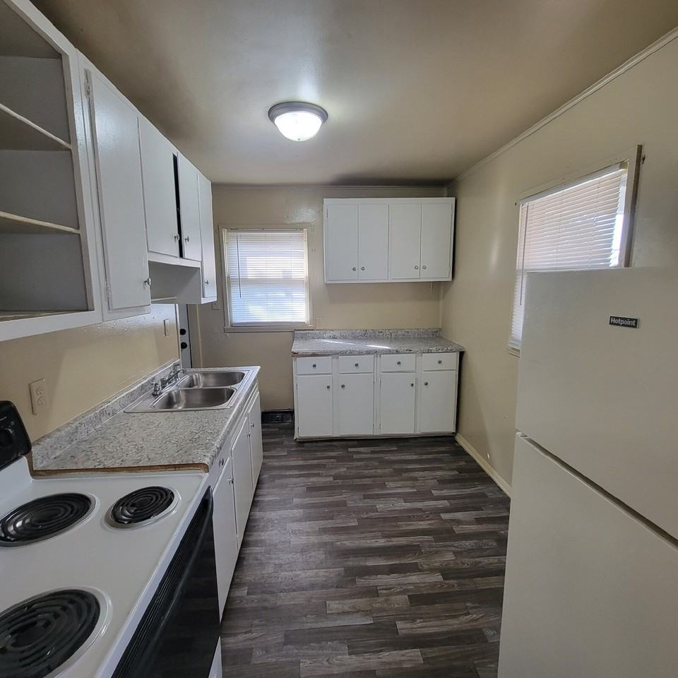 1427 N Tremont St - Photo 2 of 6