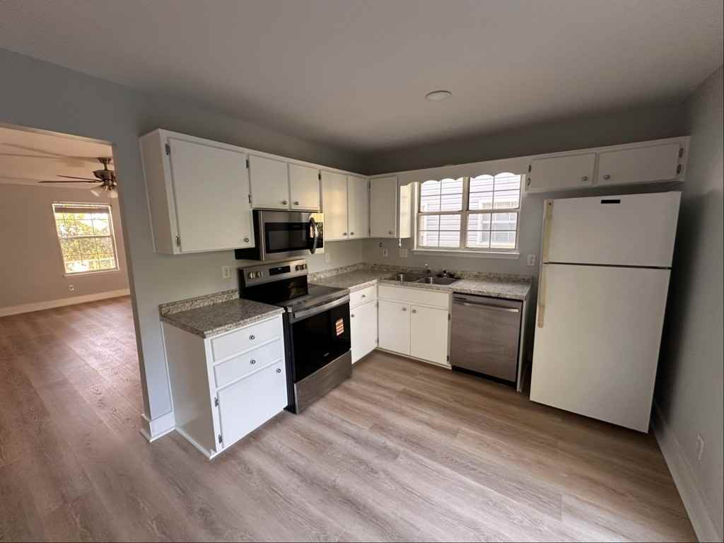 3036 Yorktown Cir - Photo 5 of 16