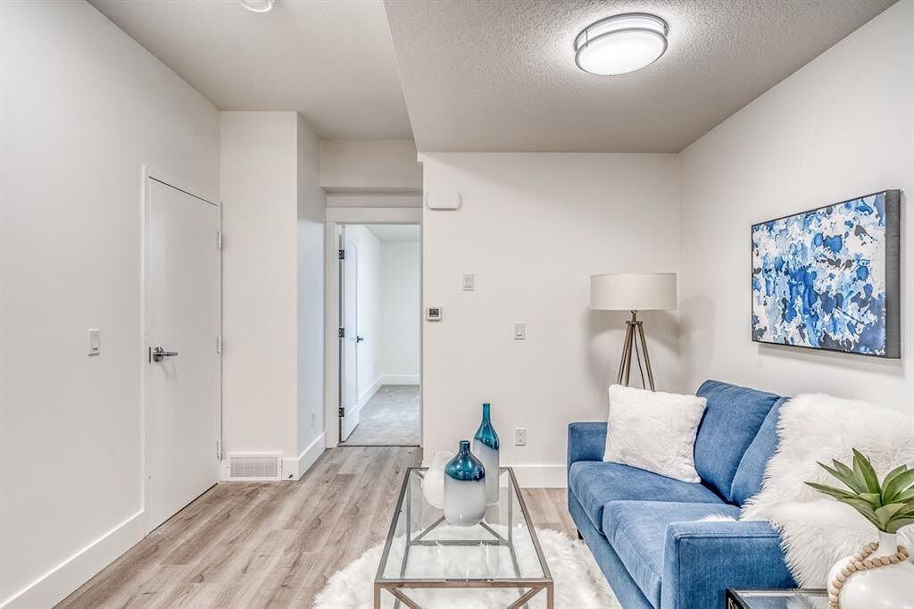 2331 27 Ave Nw - Photo 6 of 17
