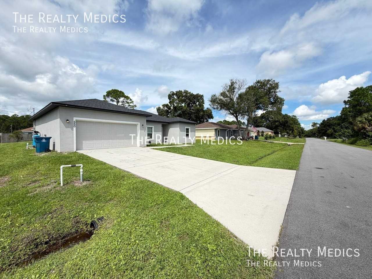 550 Higgs Ave Nw - Photo 2 of 39