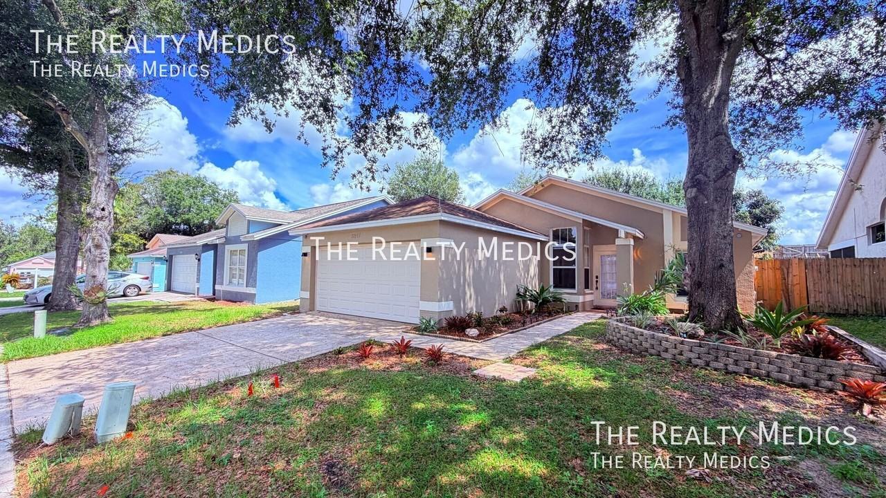 8847 Parliament Ct - Photo 4 of 31