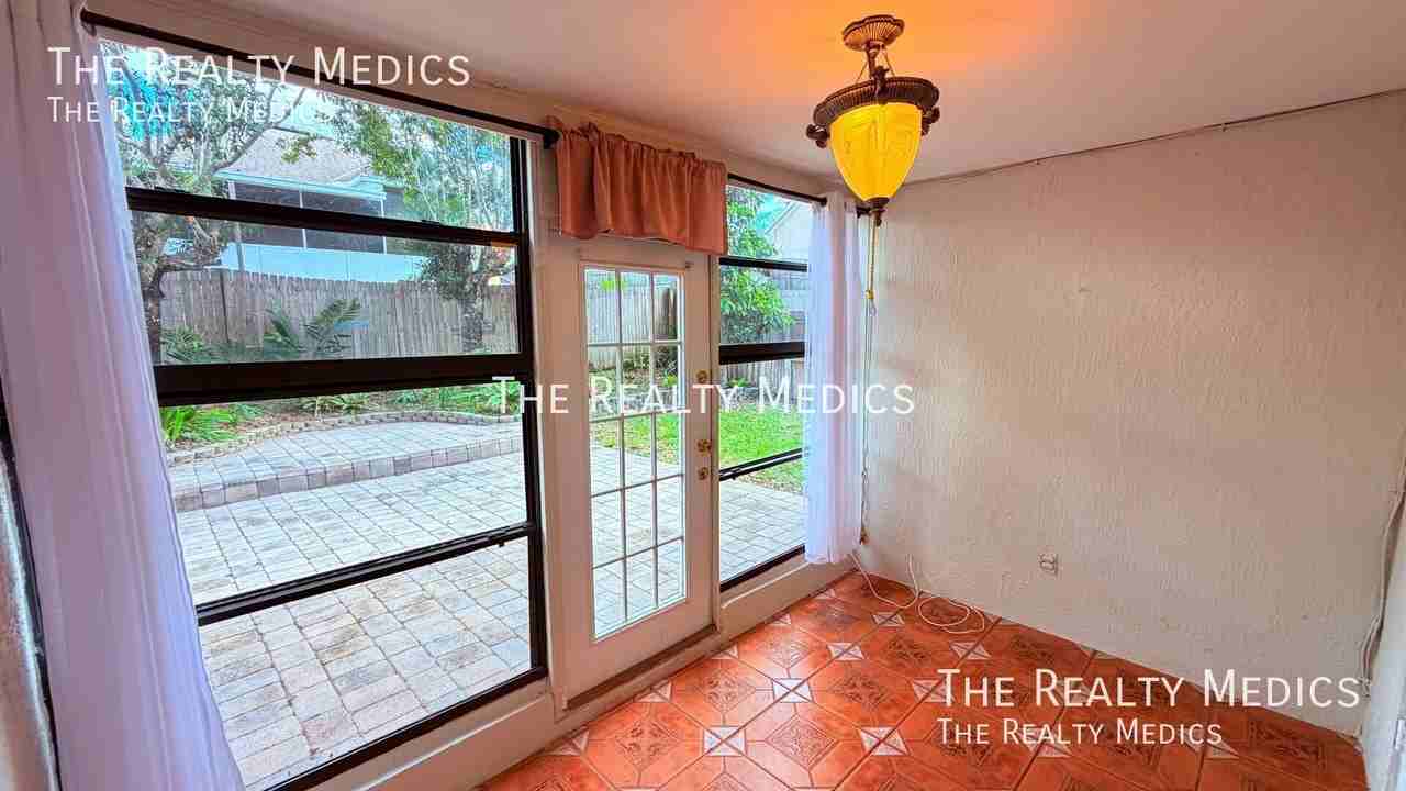 8847 Parliament Ct - Photo 5 of 31