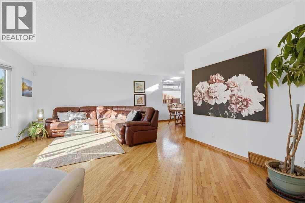 6016 Dalcastle Cres Nw - Photo 3 of 37