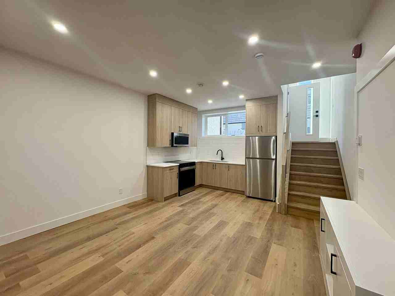 2556 77 Ave Se - Photo 4 of 10