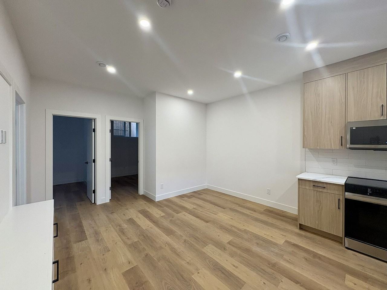 2556 77 Ave Se - Photo 6 of 10