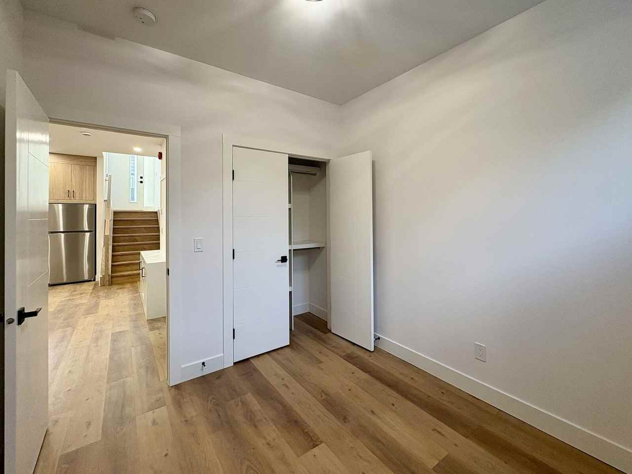 2556 77 Ave Se - Photo 7 of 10