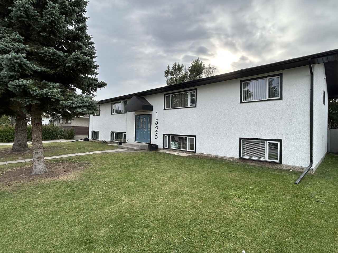 1525 - 1525 41 St Se - Photo 2 of 15