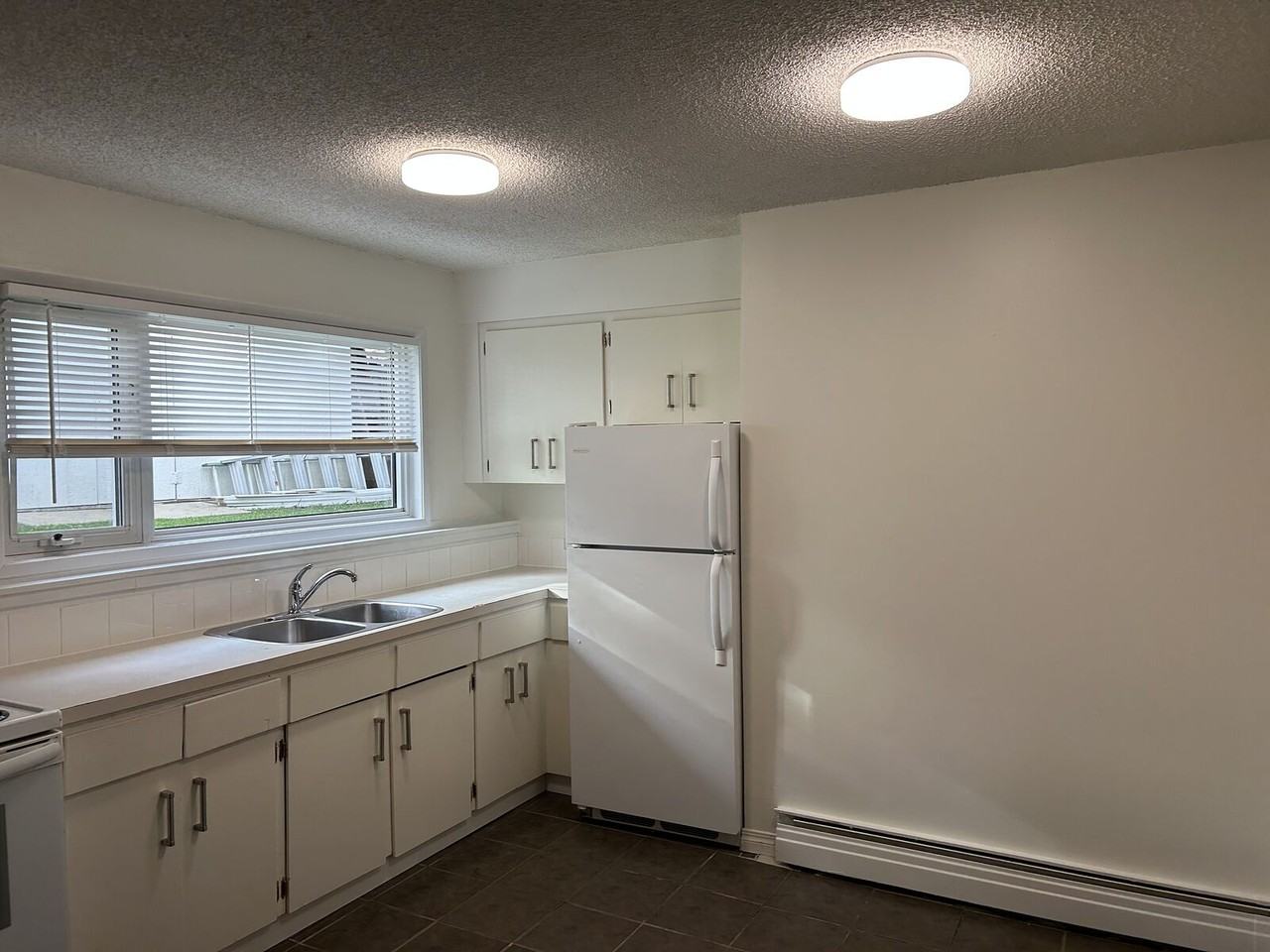 1525 - 1525 41 St Se - Photo 5 of 15