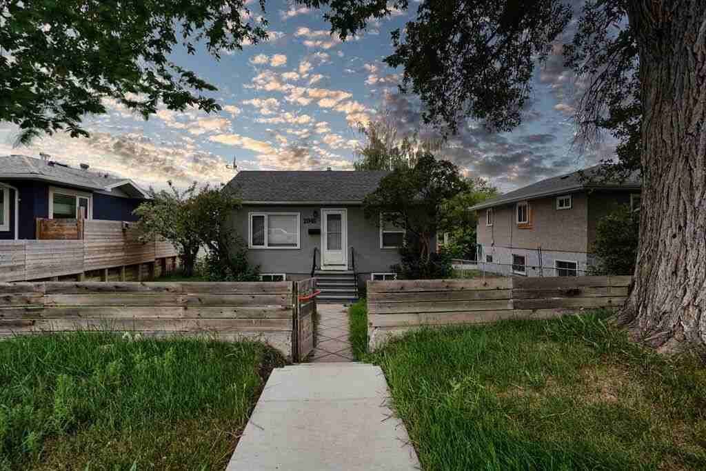 2049 27 St Se