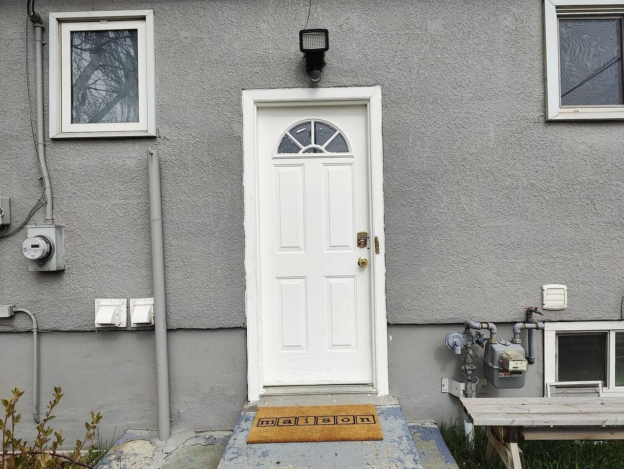 2049 27 St Se - Photo 2 of 16