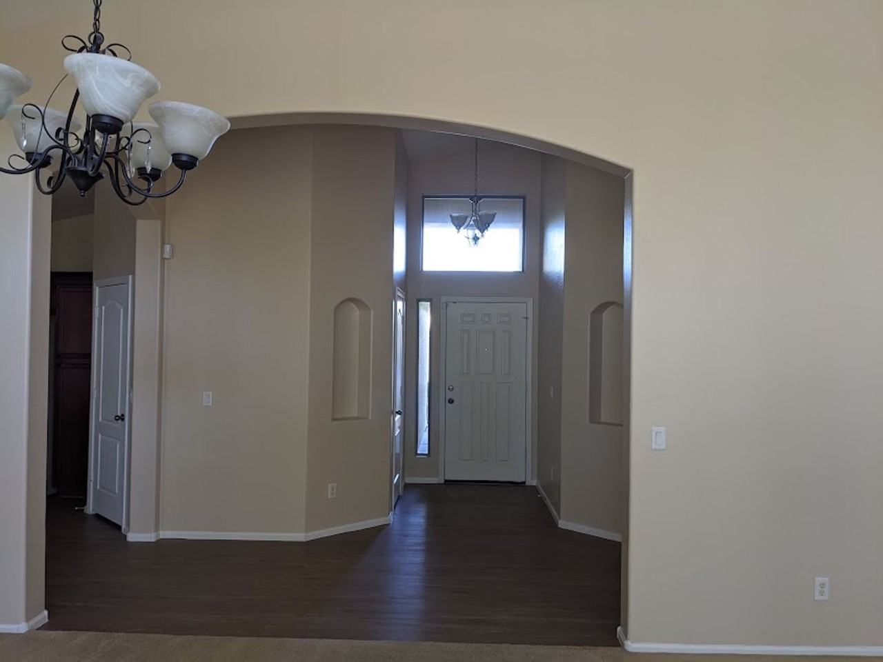 10326 W Odeum Ln - Photo 3 of 17