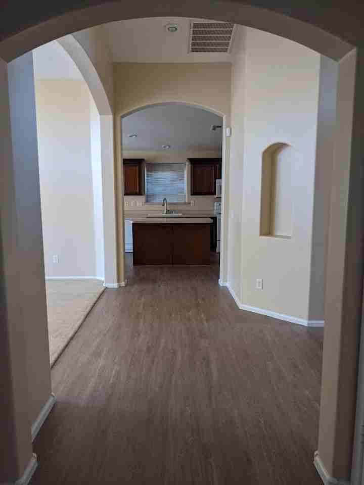 10326 W Odeum Ln - Photo 4 of 17