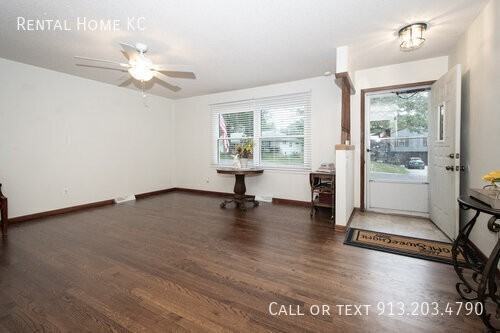 9420 Walmer St - Photo 2 of 22
