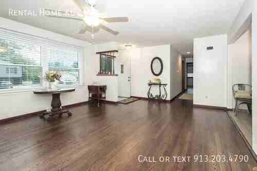 9420 Walmer St - Photo 3 of 22