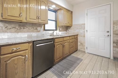 9420 Walmer St - Photo 6 of 22