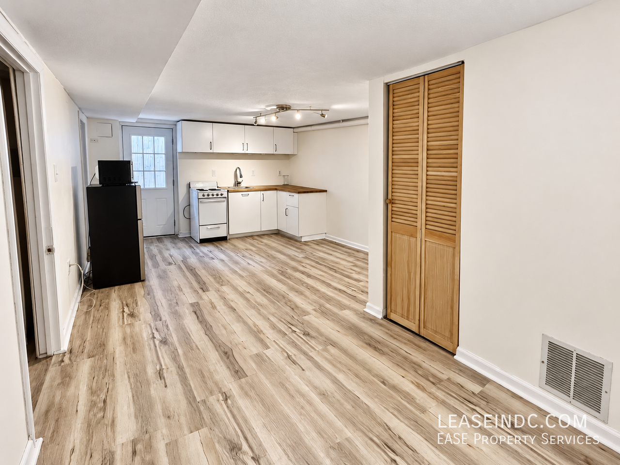 172 Bryant St Nw #B - Photo 2 of 7