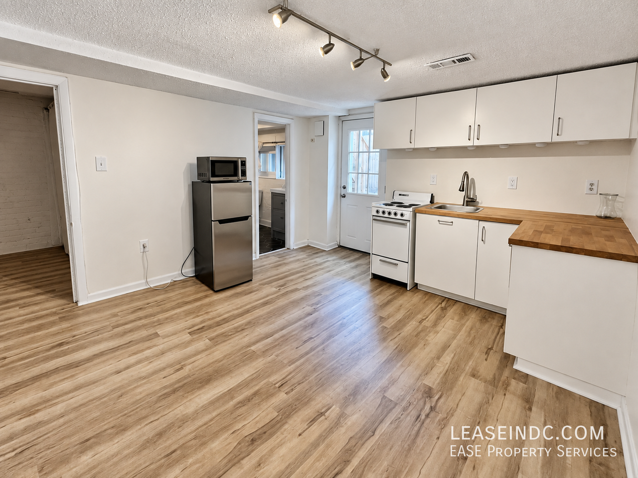 172 Bryant St Nw #B - Photo 3 of 7