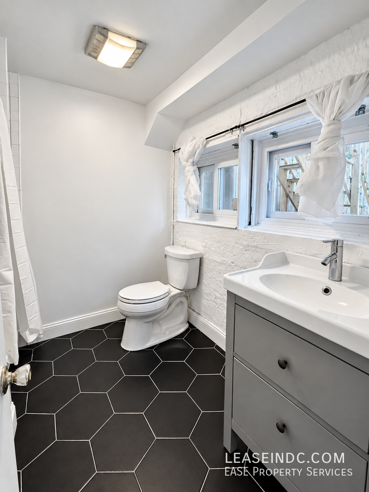 172 Bryant St Nw #B - Photo 6 of 7