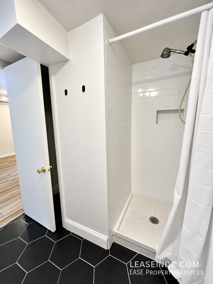 172 Bryant St Nw #B - Photo 7 of 7