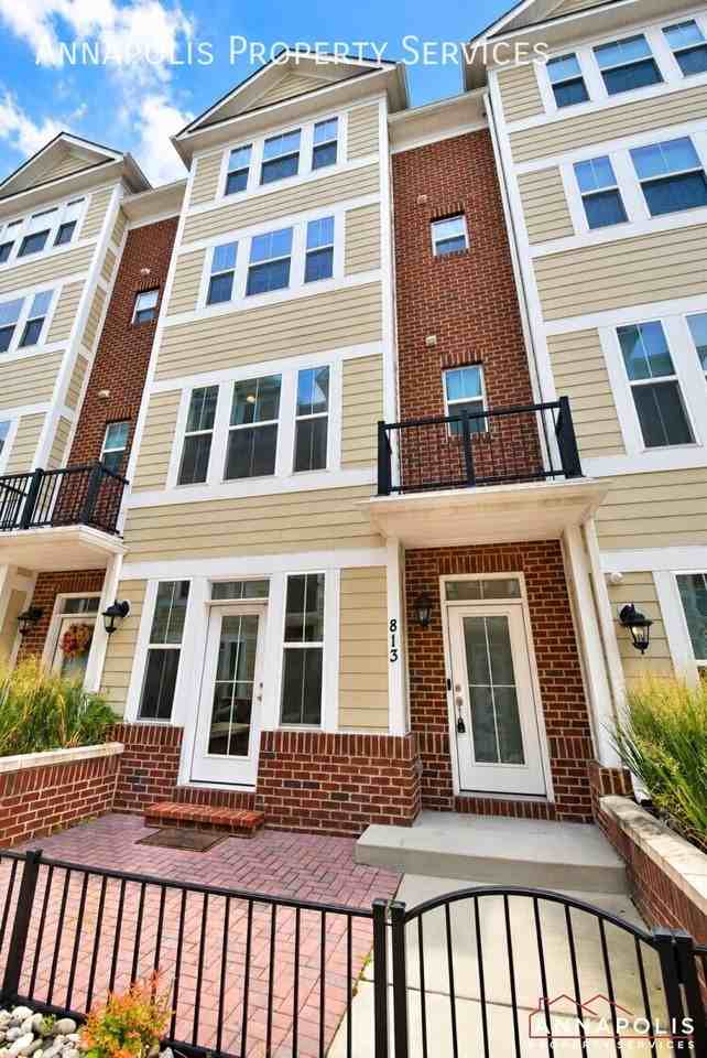 813 Francis Harris Pl - Photo 2 of 36