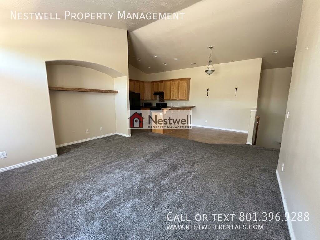482 Walton Dr - Photo 3 of 11
