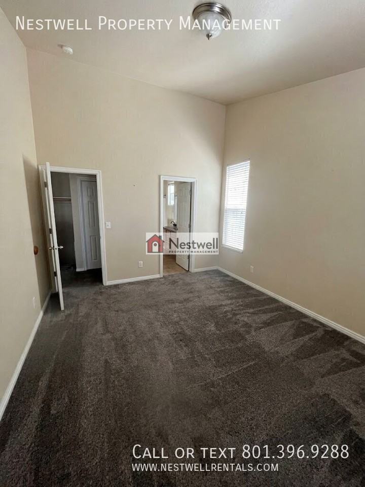 482 Walton Dr - Photo 5 of 11