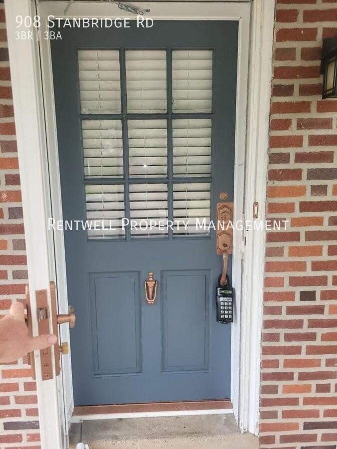 908 Stanbridge Rd - Photo 4 of 20